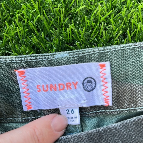 SUNDRY Camo Star Pants size 26 - Picture 4 of 11